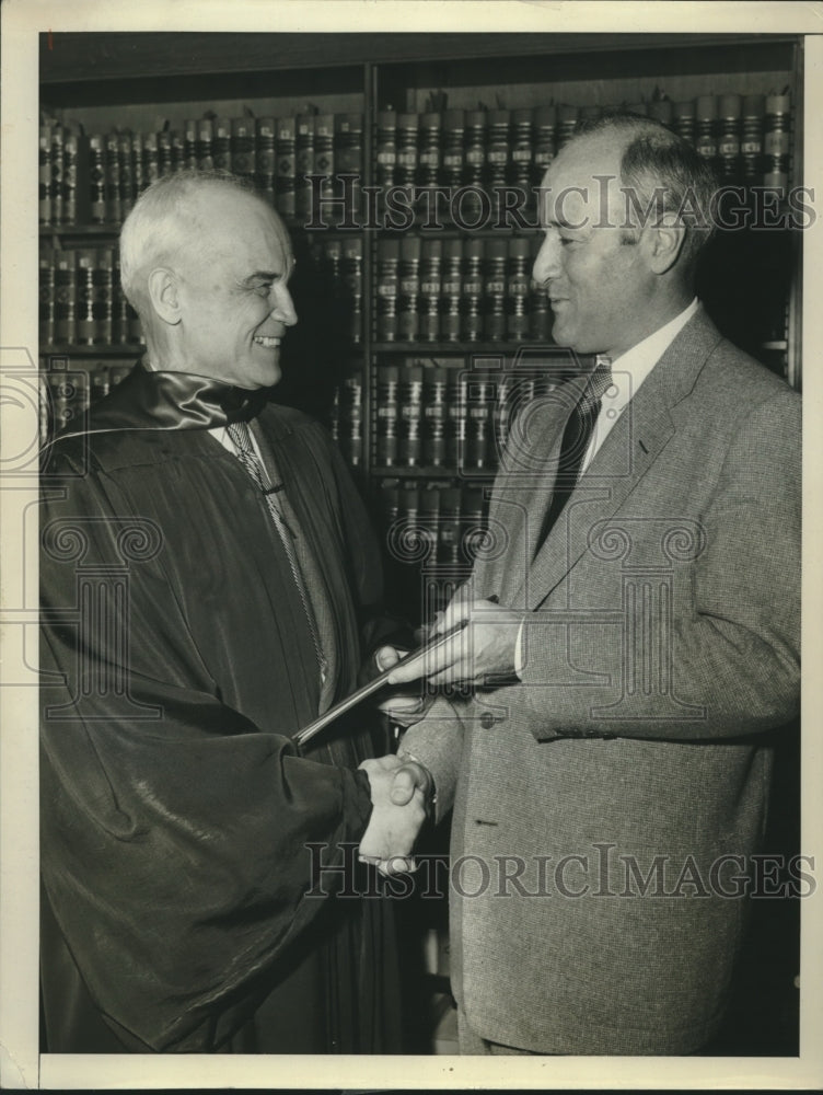 Load image into Gallery viewer, 1952 Press Photo Clayton Hale presents Honorary Degree to Harold Burton
