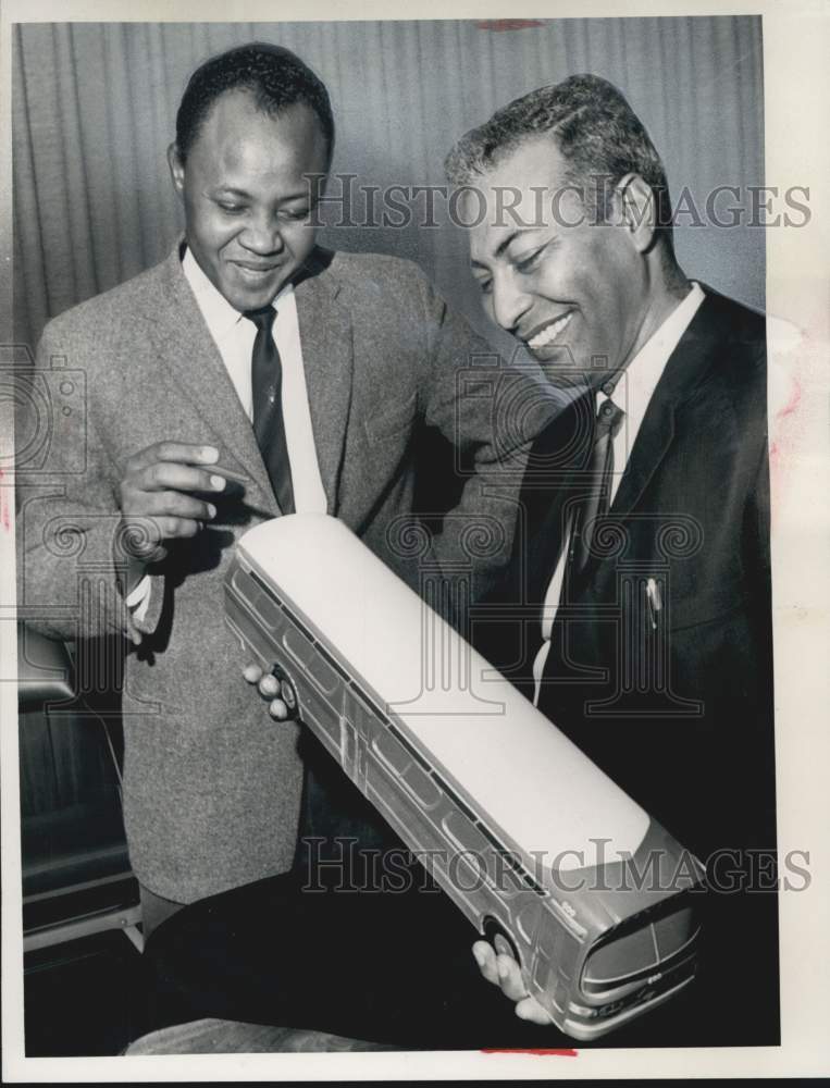 Load image into Gallery viewer, 1966 Press Photo Mohamed Salah &amp; Khalil Khalil of North Sudan visit CTS Garage
