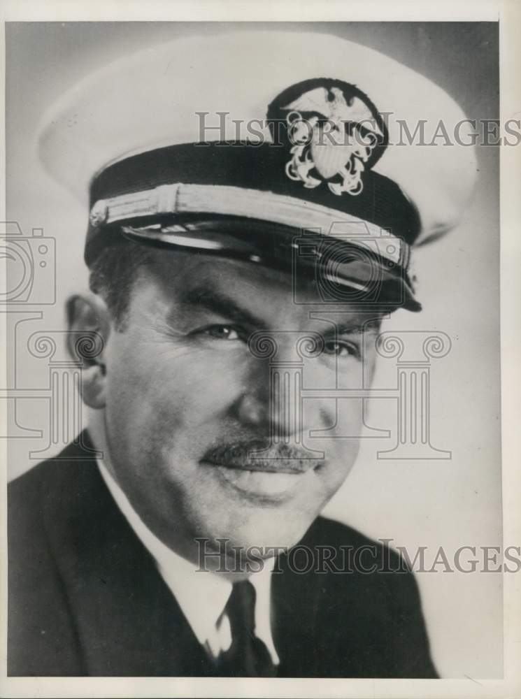 Load image into Gallery viewer, 1946 Press Photo Lieutenant Commander Charles J. Horrmann of Dayton Ohio
