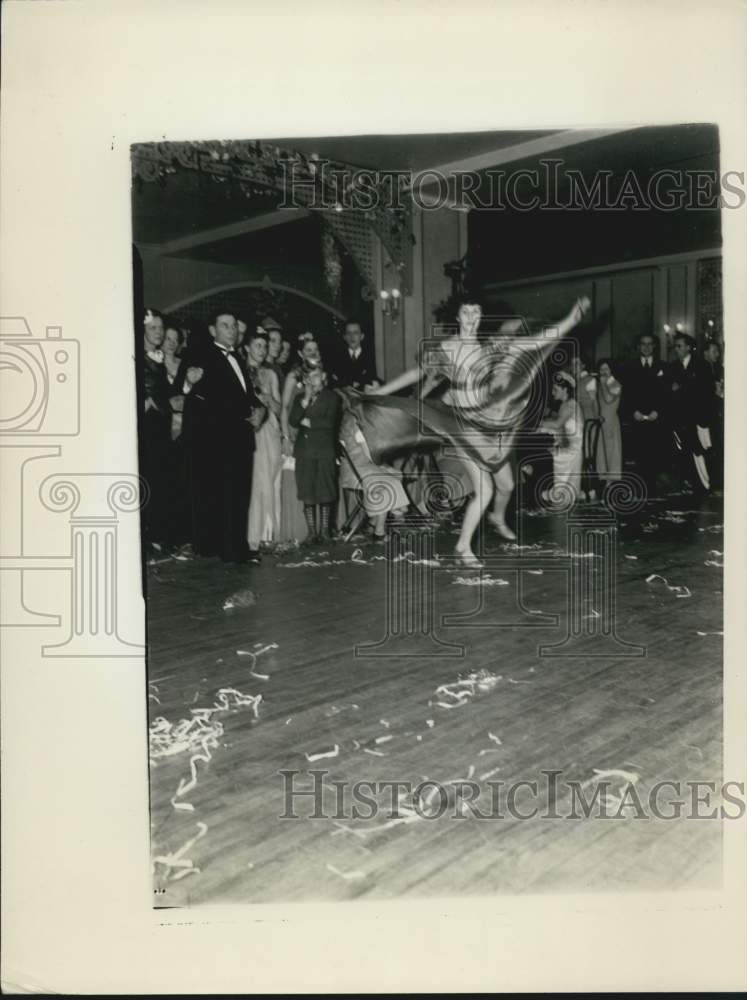 Press Photo Dancer Irene Pawtowski at New Years Eve at Lenards - nef72218- Historic Images