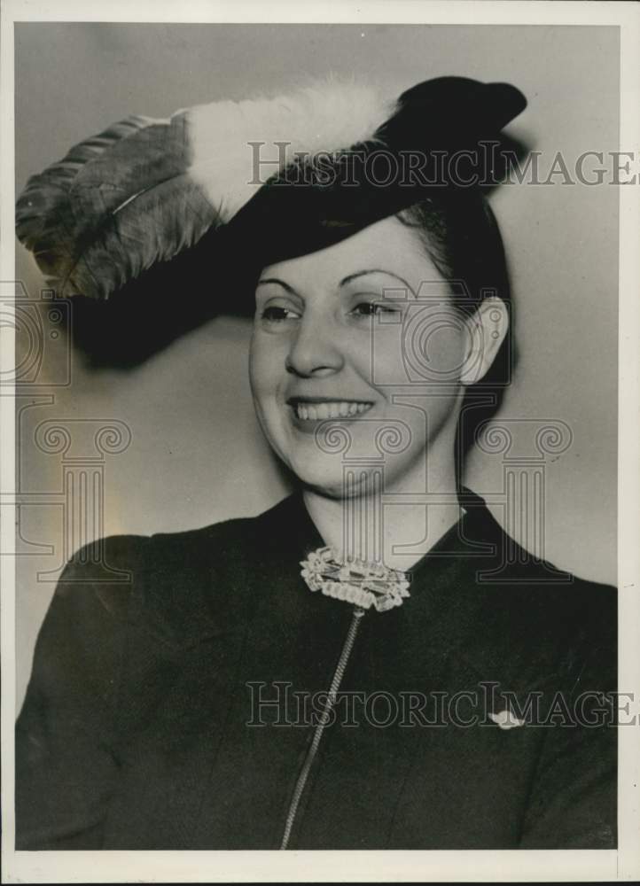 1940 Press Photo Doris Larue arrested in Detroit for throwing basket from window- Historic Images