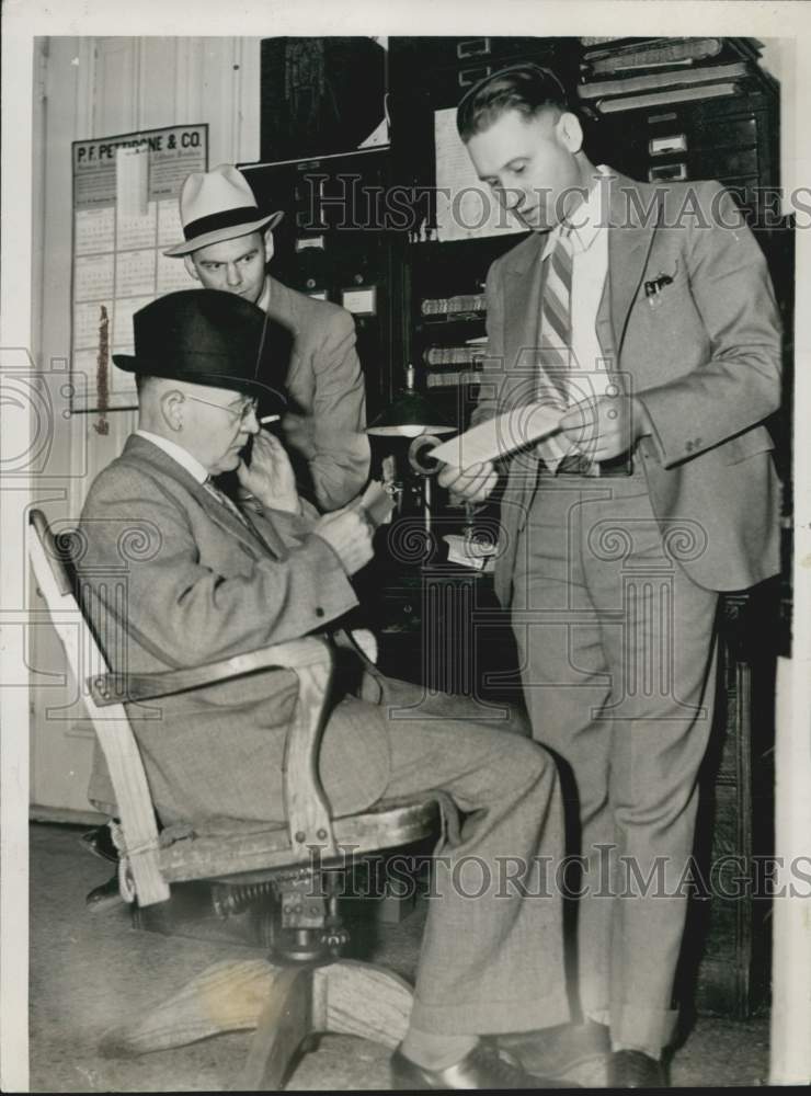 1936 Press Photo Guy Tallmadge Reads Confession to Delos Blanchard in Illinois- Historic Images