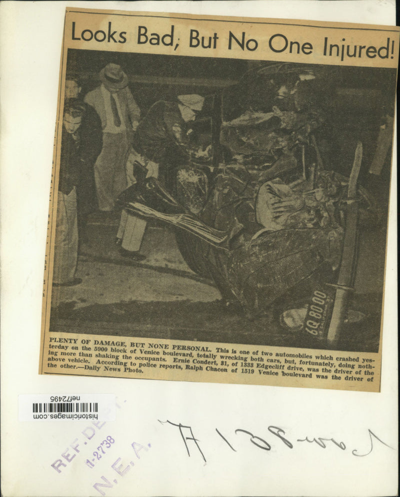 Load image into Gallery viewer, 1938 Press Photo Police Investigate One of Two Autos That Crashed on Venice Blvd
