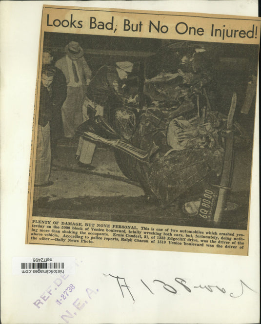 1938 Press Photo Police Investigate One of Two Autos That Crashed on Venice Blvd