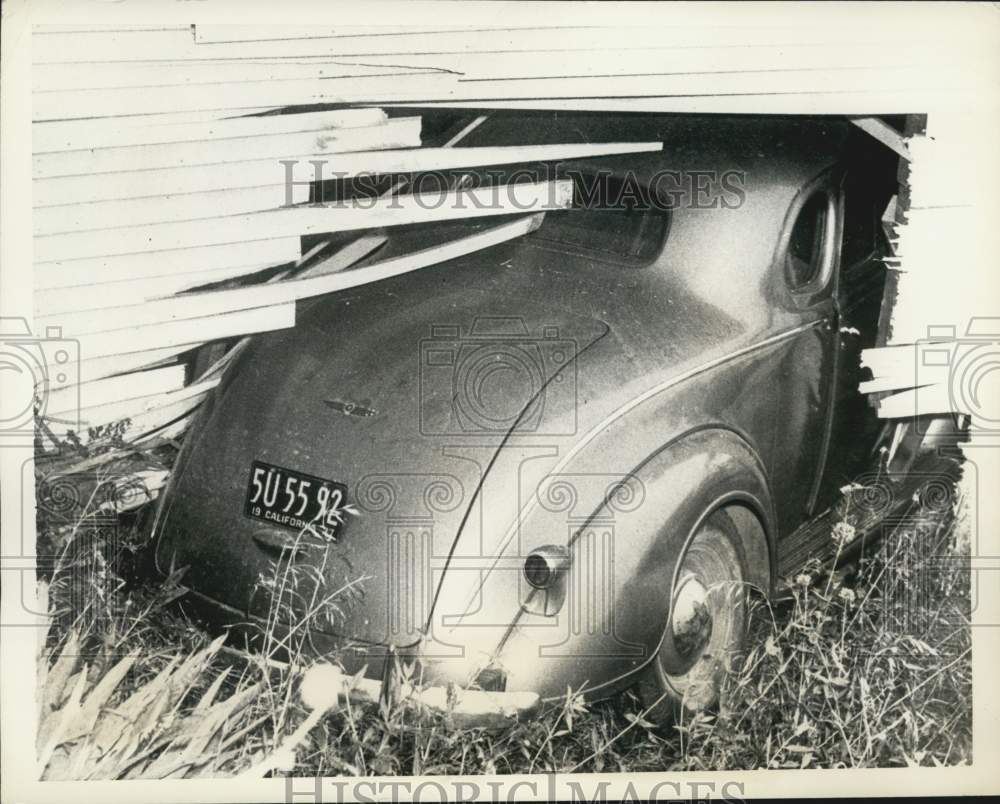 1937 Press Photo Unoccupied Auto Rolls Into Residential Home in Los Angeles