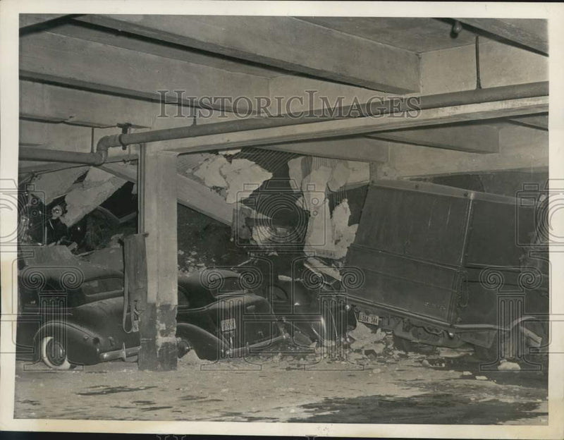 Load image into Gallery viewer, 1939 Press Photo Cars Crushed After Wall Crumbled and Fell on Autos in NYC
