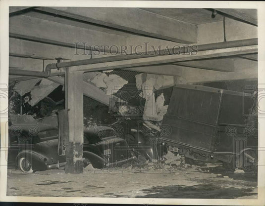 1939 Press Photo Cars Crushed After Wall Crumbled and Fell on Autos in NYC