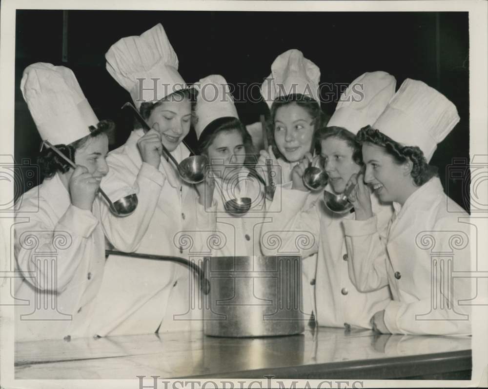 1940 Press Photo Group of cooks win 4-H Cooking competition in Chicago