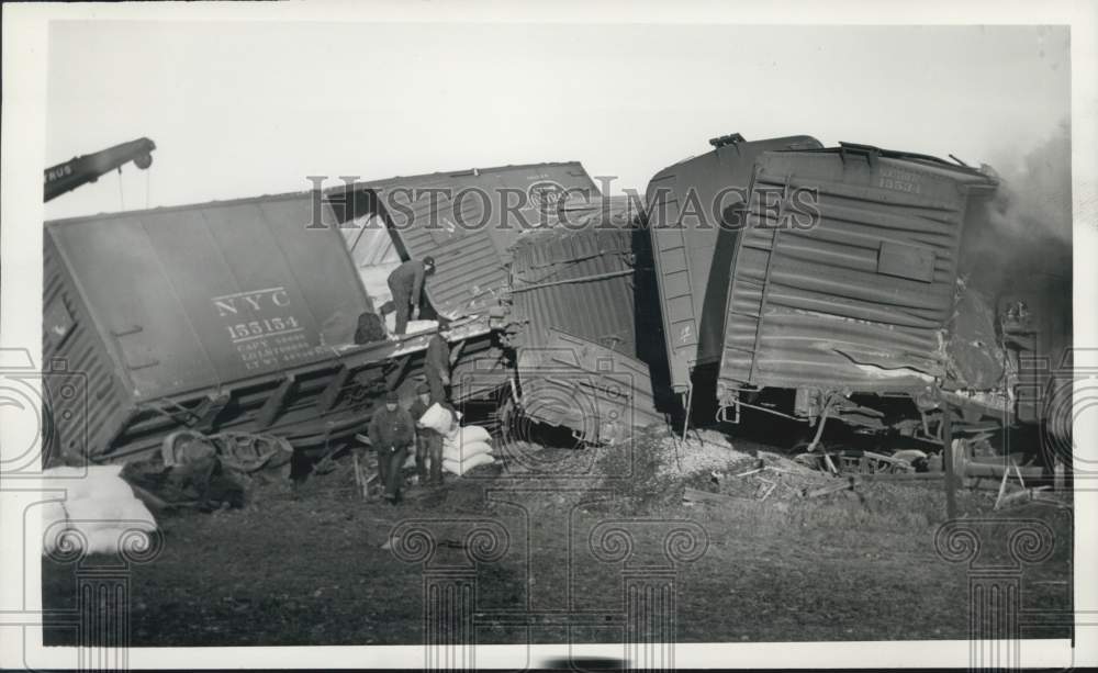 1941 Press Photo View of freight train derailment near Avery, OH - nef72543- Historic Images