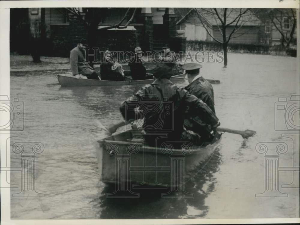 1938 Press Photo Flood caused by heavy rains forced Rockford residents to flee
