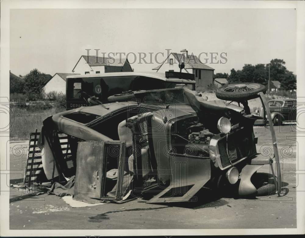 1938 Press Photo Wreckage of Auto at Nassau Blvd and 246th St Douglaston Queens