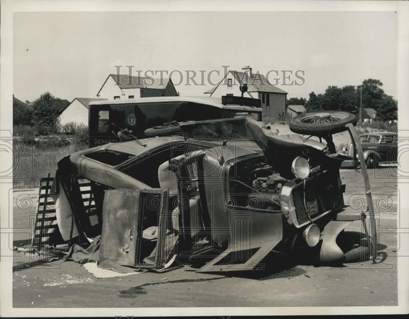 Load image into Gallery viewer, 1938 Press Photo Wreckage of Auto at Nassau Blvd and 246th St Douglaston Queens
