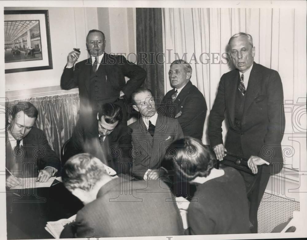 1937 Press Photo Alfred P. Sloan, Jr. at a press conference in Washington, D.C.