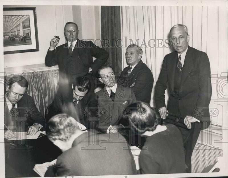 Load image into Gallery viewer, 1937 Press Photo Alfred P. Sloan, Jr. at a press conference in Washington, D.C.
