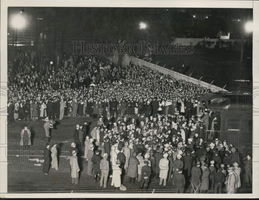 1936 Press Photo Supporters welcome President Roosevelt during his Ohio Tour- Historic Images