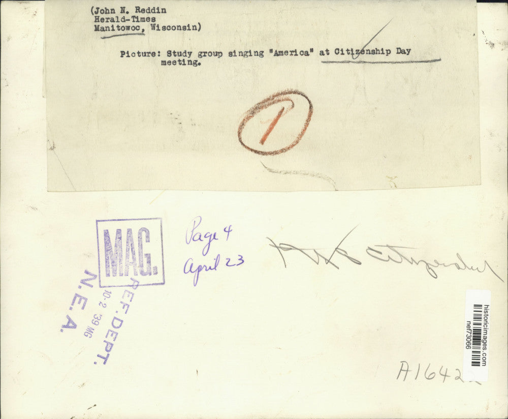 1939 Press Photo Group singing "America" at Citizenship Day, Manitowoc,Wisconsin