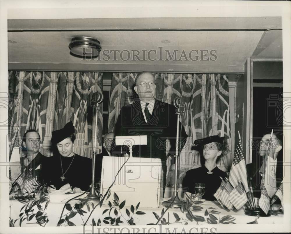 1938 Press Photo Sen. Wheeler speaks at the Town Hall luncheon in New York City