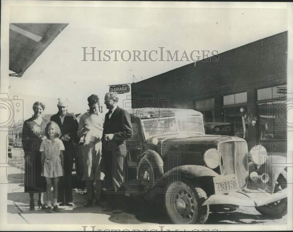 1933 Press Photo Sen. Burton Wheeler of MT & Family Shown Next to Repaired Auto- Historic Images