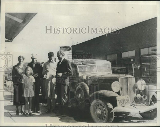 1933 Press Photo Sen. Burton Wheeler of MT & Family Shown Next to Repaired Auto- Historic Images
