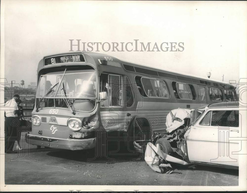 Load image into Gallery viewer, Press Photo Crash On Eagle Romp - nef73145
