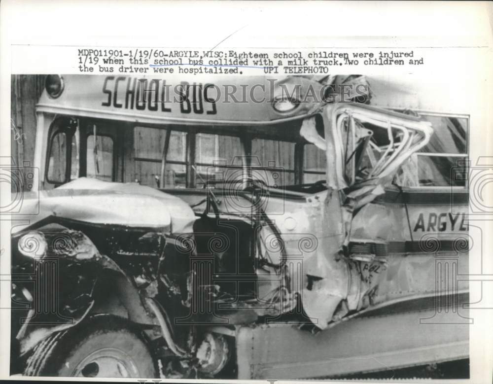 1960 Press Photo Bus collides with Milk Truck in Argyle, Wisconsin - nef73214