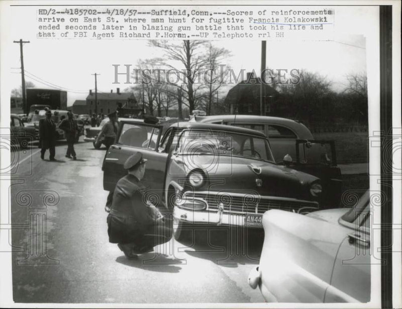 Load image into Gallery viewer, 1957 Press Photo Scene of manhunt for fugitive Francis Kolakowski, Connecticut
