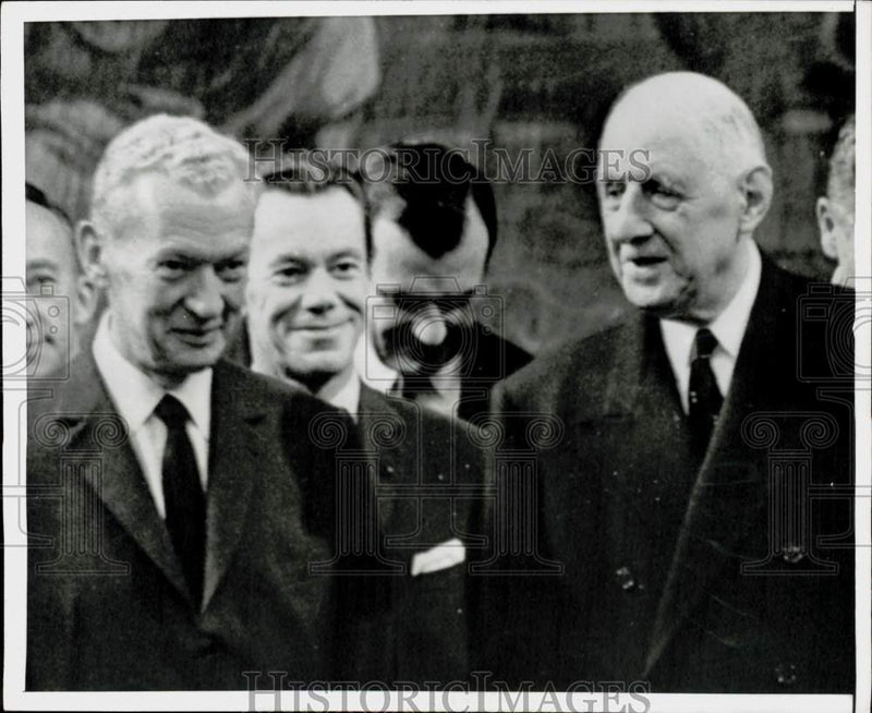 Load image into Gallery viewer, 1968 Press Photo President Charles de Gaulle chats with fellow French officials
