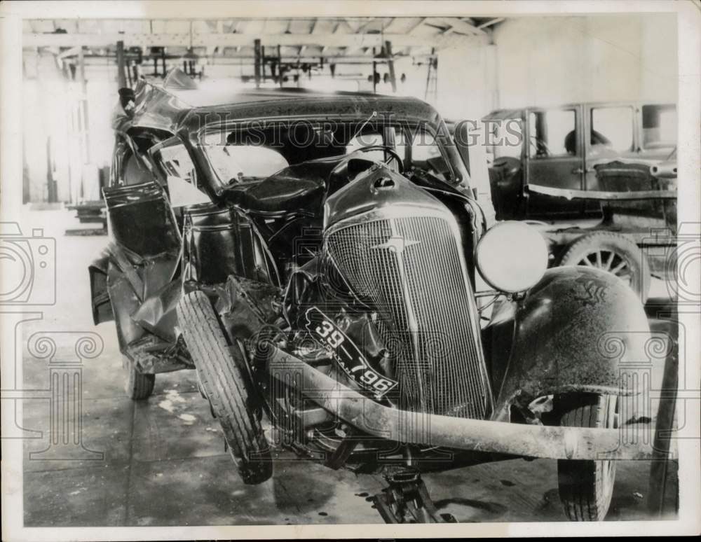 1935 Press Photo Mangled automobile that was struck by a train in Glendale CA- Historic Images