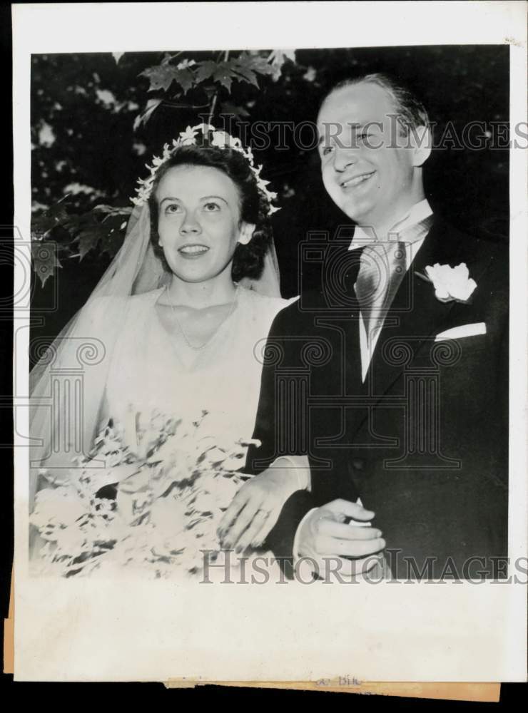1941 Press Photo Benson Ford and bride Edith McNaughton wed at Grosse Point MI