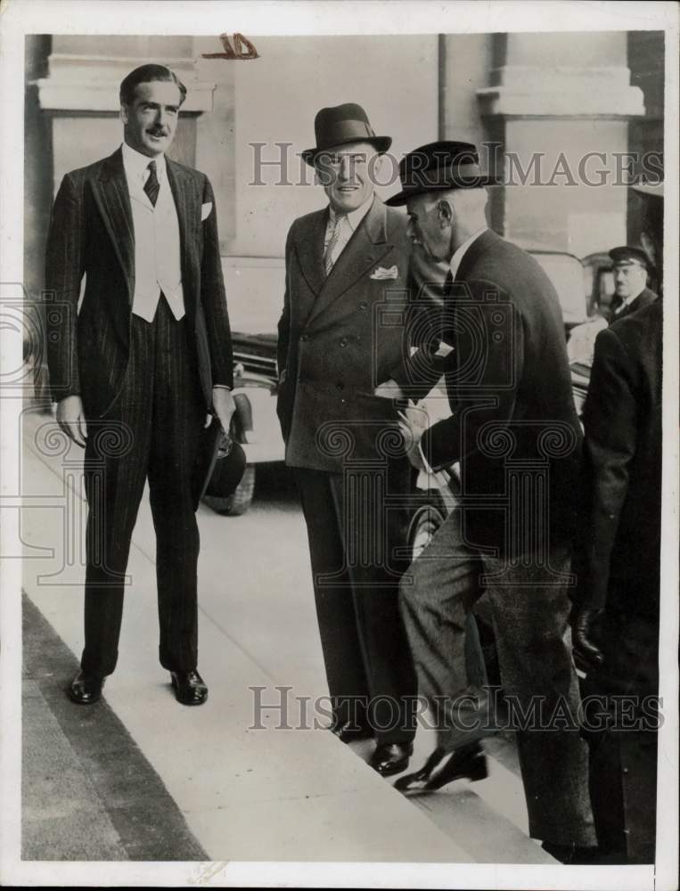 Load image into Gallery viewer, 1935 Press Photo British officials Eden, Vansittart, Clerk attend Paris meeting
