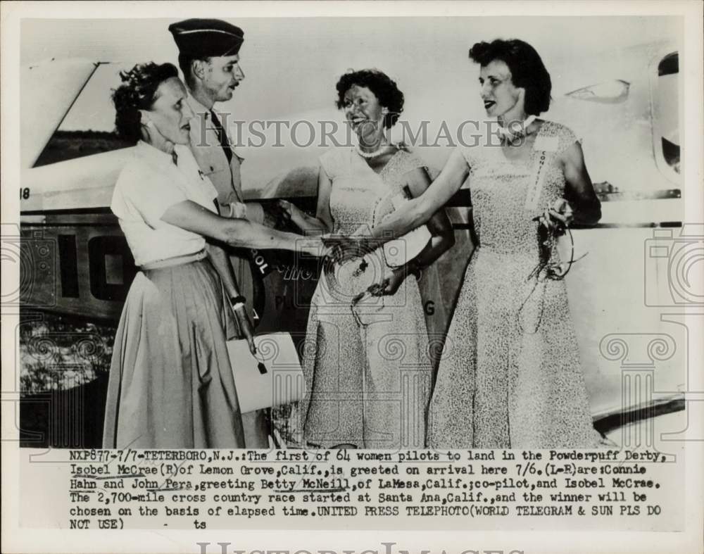 1952 Press Photo Women pilots gather for Powderpuff Derby in Teterboro, NJ- Historic Images