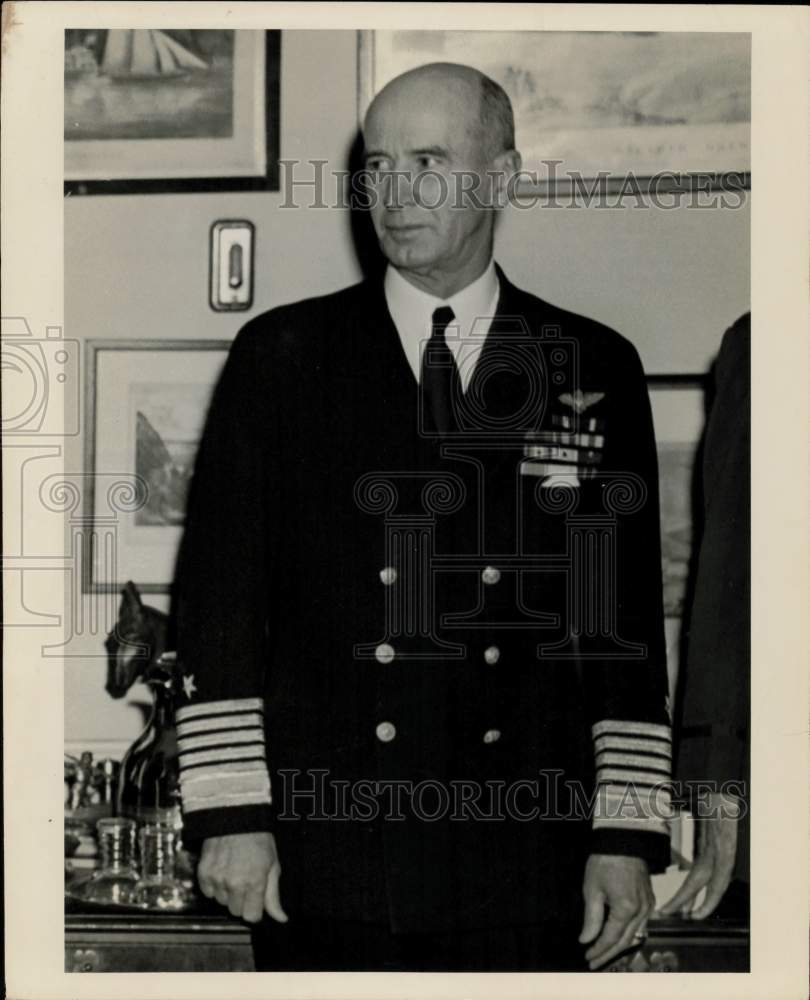 1945 Press Photo Fleet Adm. Ernest J. King at White House for medal presentation