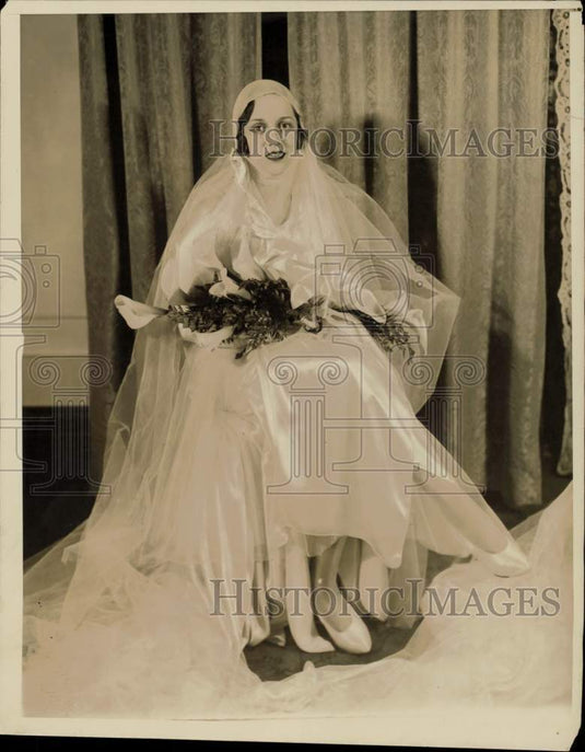1930 Press Photo Marjorie Lee Mastbaum in her wedding gown, Philadelphia, PA