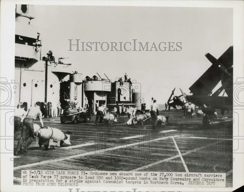 Load image into Gallery viewer, 1950 Press Photo Ordnance men aboard Task Force 77 carrier - nei02456
