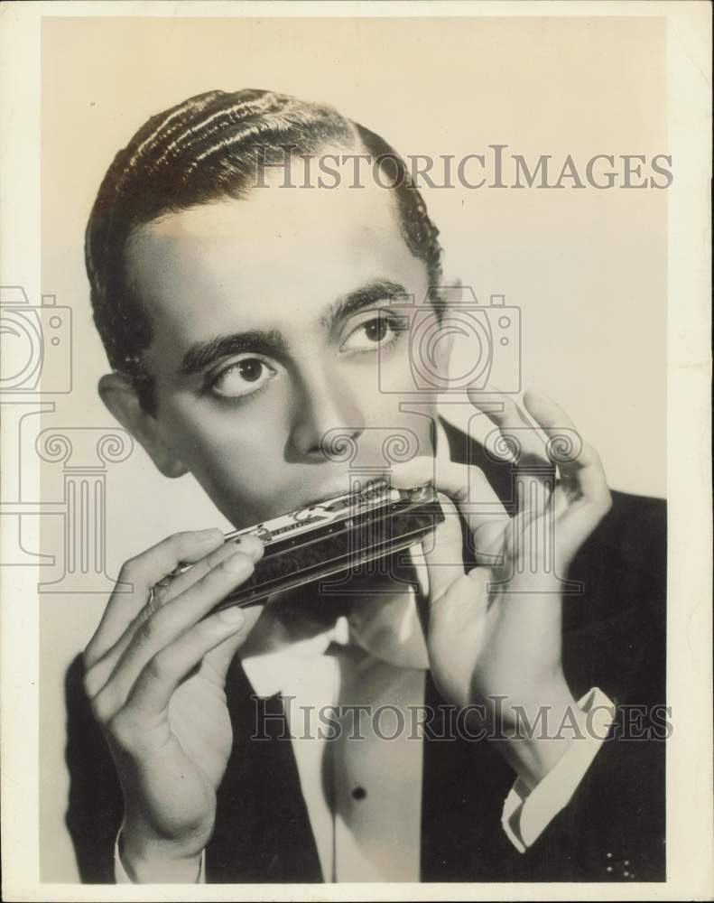 1943 Press Photo Harmonica player Larry Adler - nei09788- Historic Images