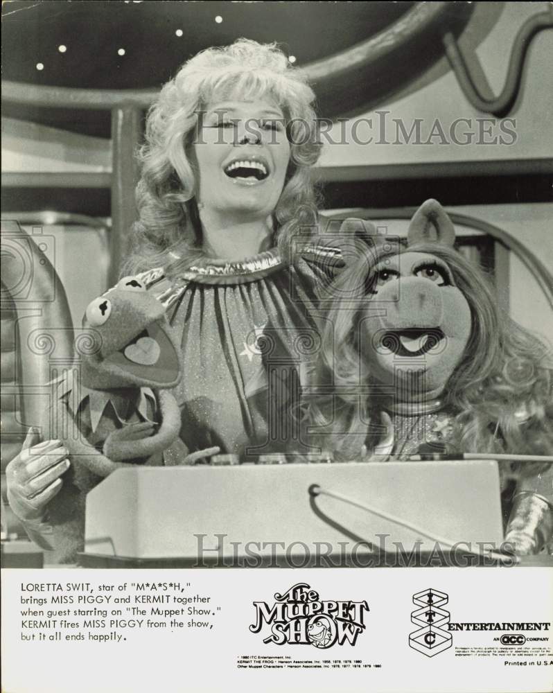 Press Photo Loretta Swit with Kermit and Miss Piggy on &quot;The Muppet Show&quot;- Historic Images