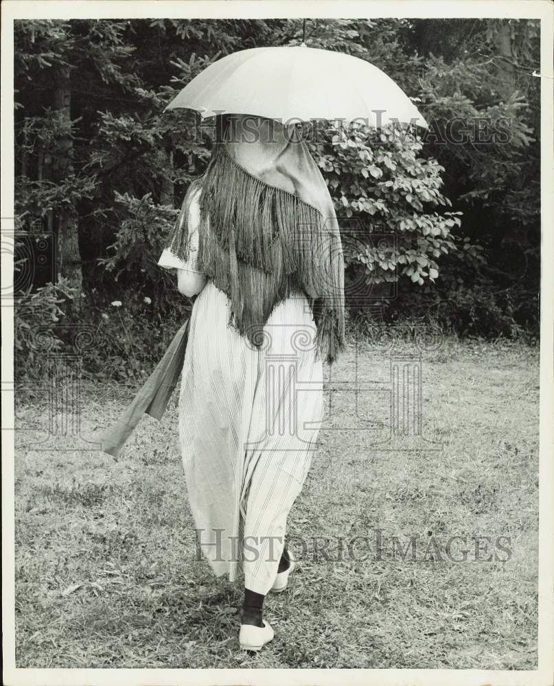 1960 Press Photo Jeanne Yvonne Baker wearing ancient costume of Mormons, Utah- Historic Images