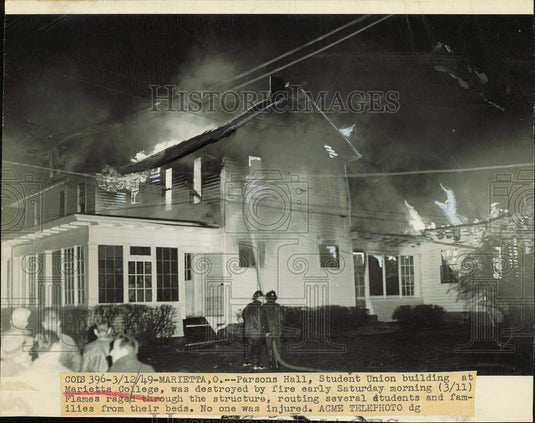 1949 Press Photo Fire destroys Parsons Hall at Marietta College, Ohio- Historic Images