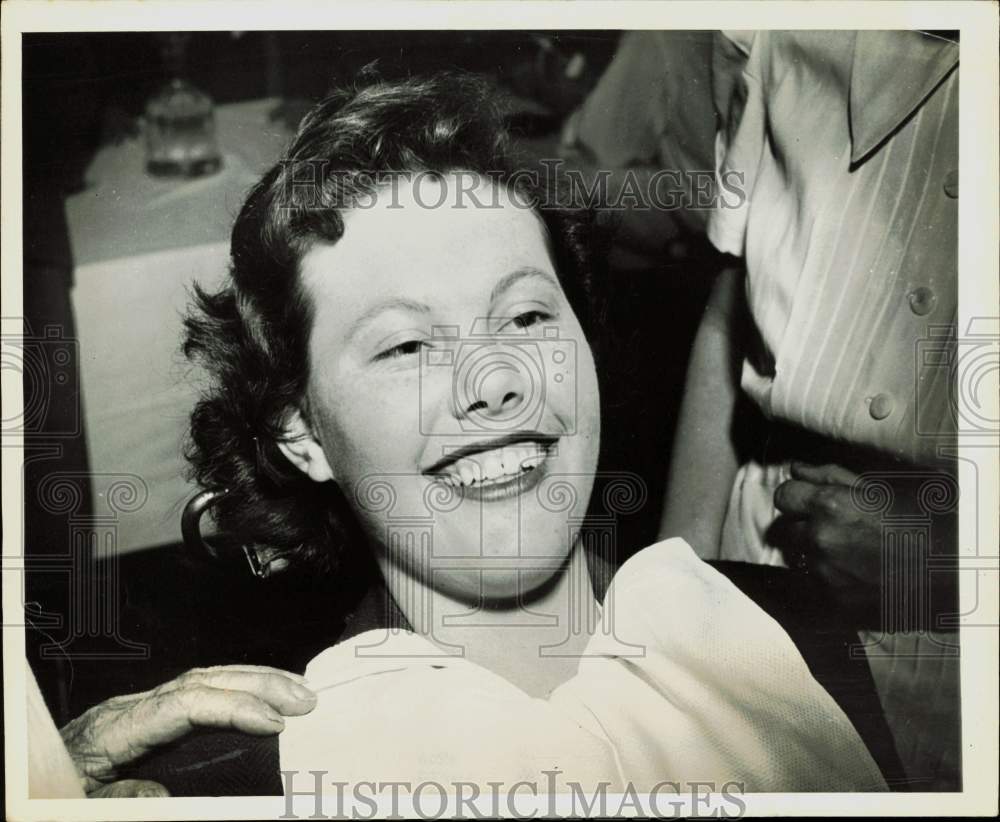 1944 Press Photo Lois Price of Jefferson, Iowa with a perfect set of teeth- Historic Images