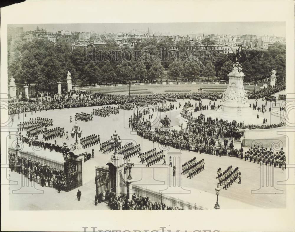 1935 Press Photo Color ceremony on the Horse Guards Parade grounds in London- Historic Images