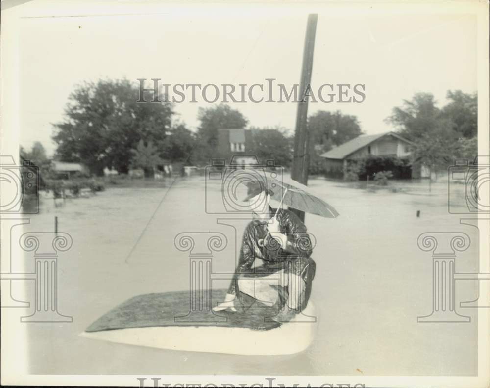 1943 Press Photo Clark Spears atop an inundated automobile during Oklahoma flood- Historic Images