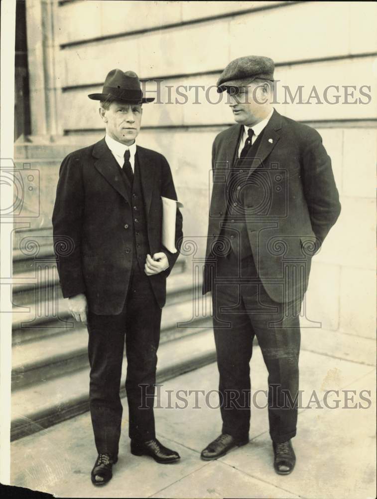 1924 Press Photo Herman Ekein confers with Congressman Schafer at the Capitol- Historic Images