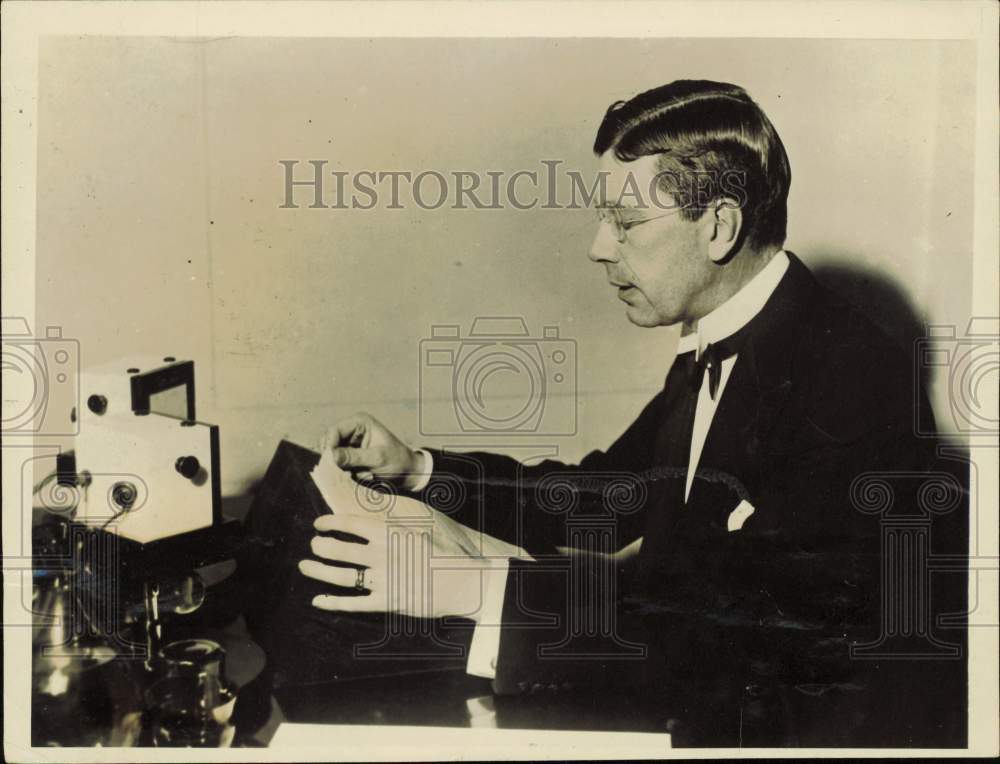 1932 Press Photo Prince Gustaf Adolf sends Christmas greetings by radio, Sweden- Historic Images