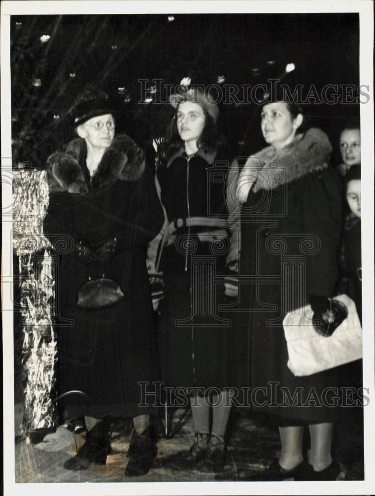 1938 Press Photo Descendants of August Imgard at Shaker Square, Cleveland, Ohio- Historic Images