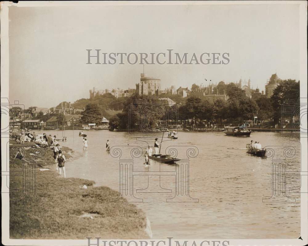 1930 Press Photo Tourists enjoying the weekend on the Thames River in London- Historic Images