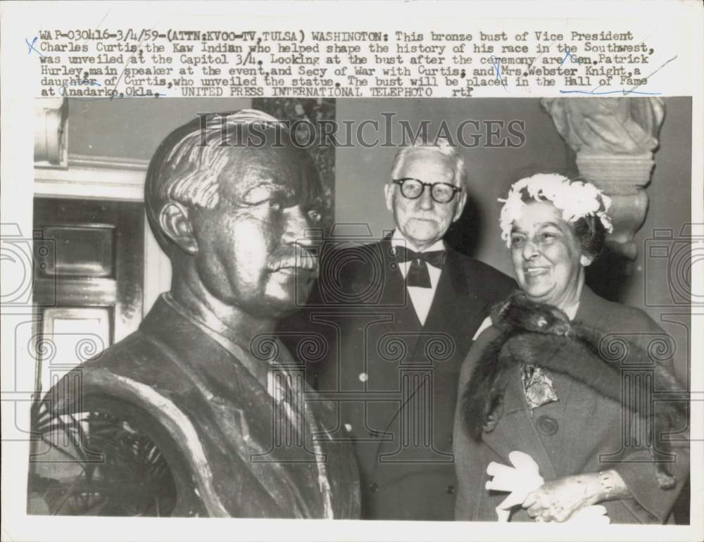 1959 Press Photo Officials admire the bust of Charles Curtis at the Capitol- Historic Images