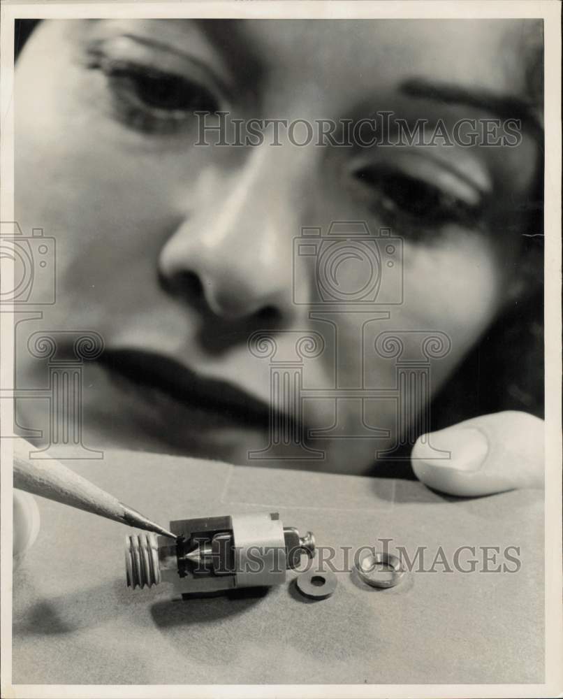 1961 Press Photo &quot;Soft Collar&quot; carburetor needle by Carter Carburetor, Missouri- Historic Images