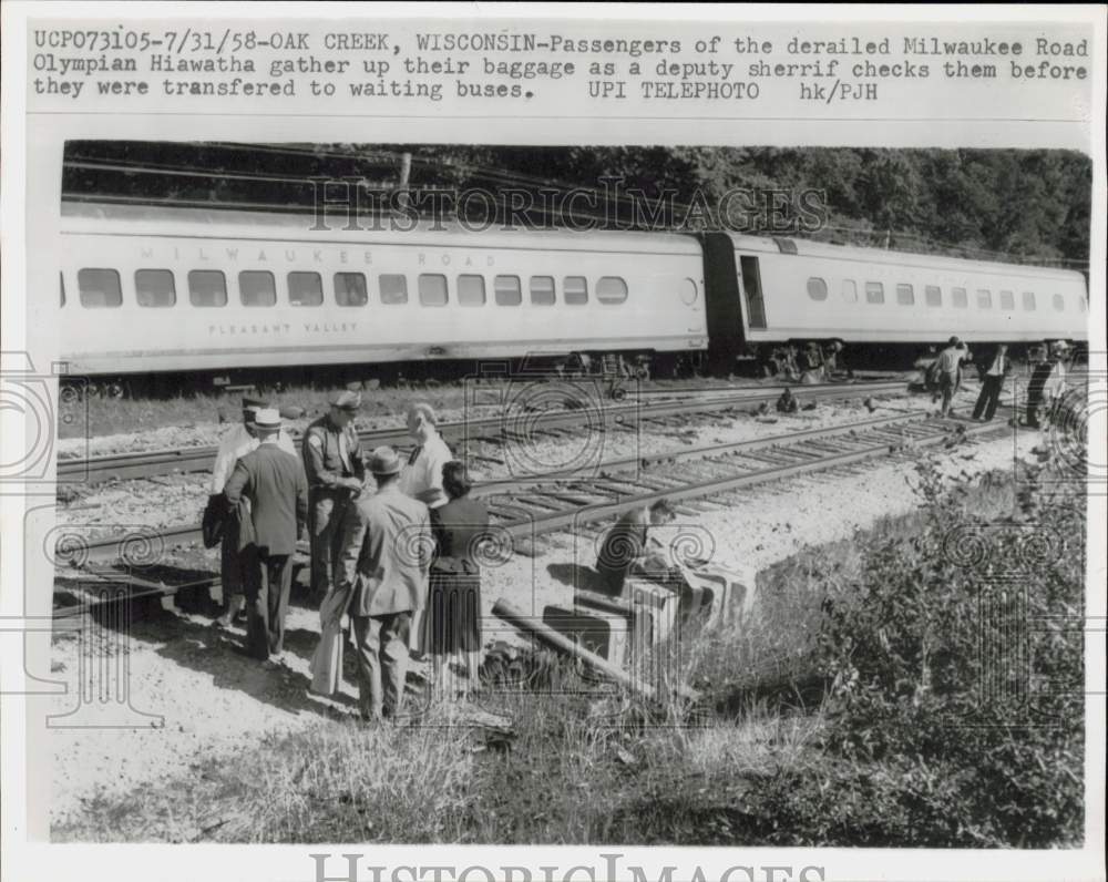 1958 Press Photo Passengers of derailed train wait for transport, Oak Creek, WI- Historic Images