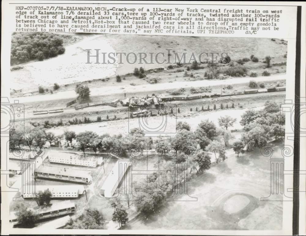 1958 Press Photo New York Central freight train derails in Kalamazoo, Michigan- Historic Images