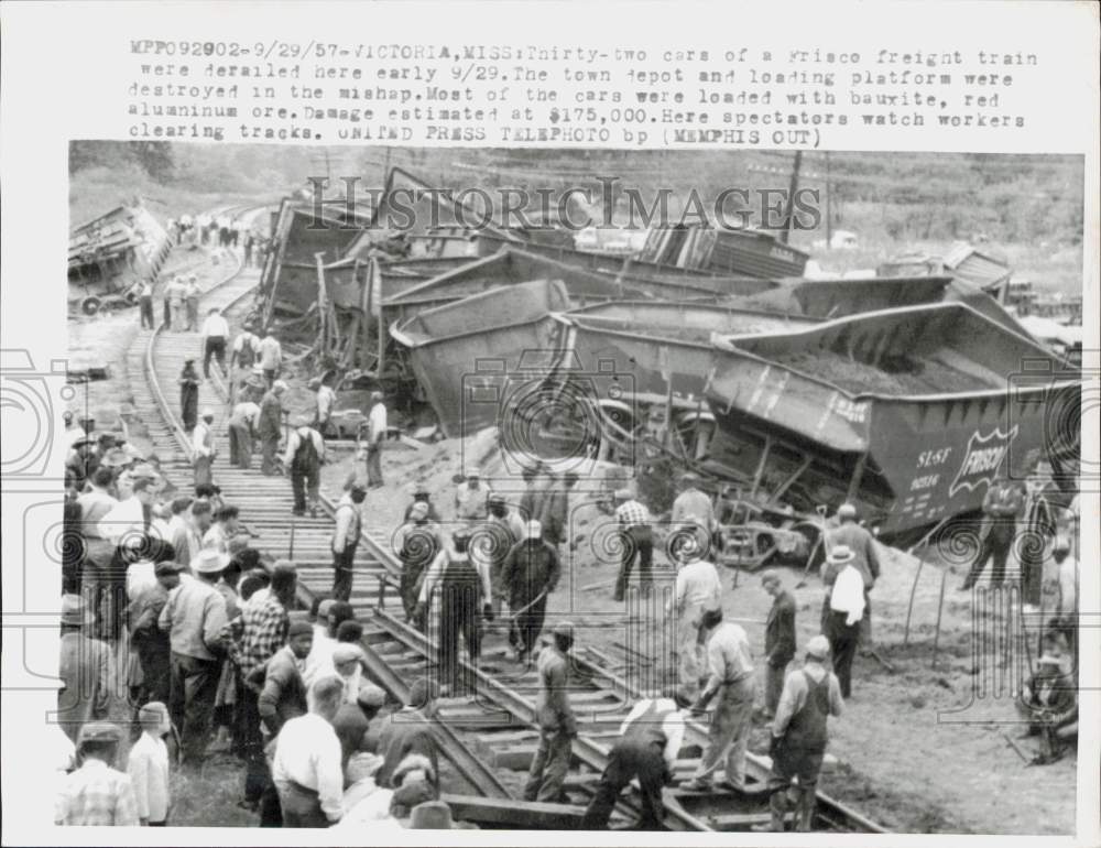 1957 Press Photo Frisco freight train derails in Victoria, Mississippi- Historic Images